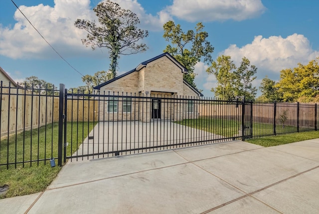 5911 Rietta, Houston, TX 77016 - gate featuring a fenced front yard