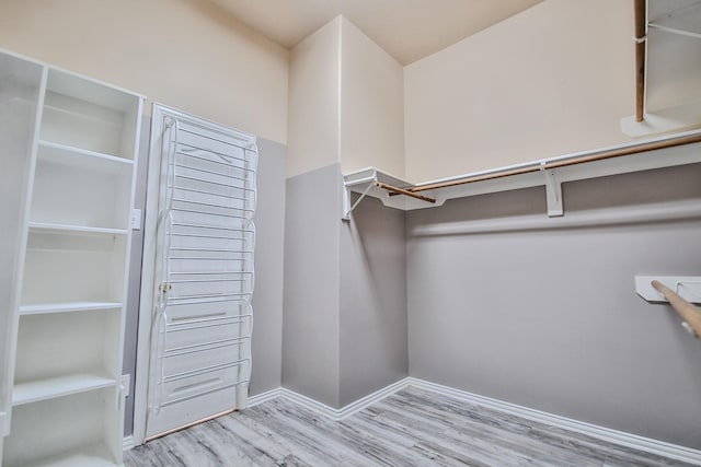 21323 Hannover Frst, Spring, TX 77388 - walk in closet featuring wood finished floors