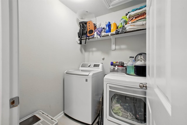 15322 Laceleaf Trl, Houston, TX 77044 - laundry area featuring separate washer and dryer