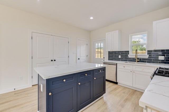 8149 Talton St B, Unit A, Houston, TX 77028 - kitchen with stainless steel appliances, a sink, light wood finished floors, decorative backsplash, and recessed lighting