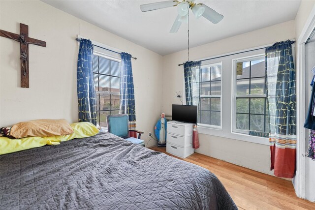 7815 Dayton St, Houston, TX 77012 - bedroom featuring wood finished floors and a ceiling fan
