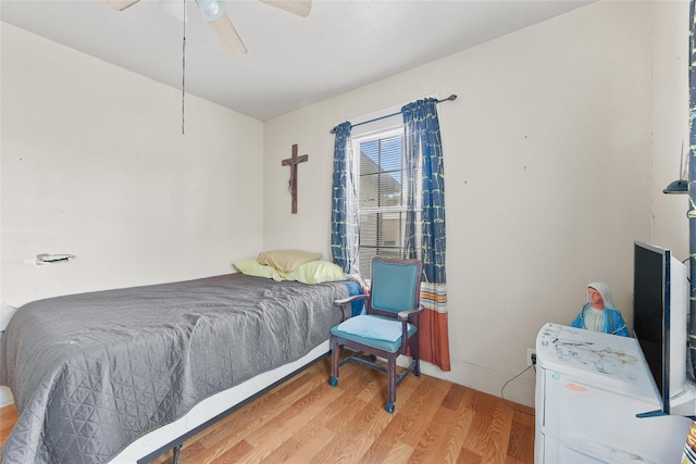 7815 Dayton St, Houston, TX 77012 - bedroom featuring wood finished floors and ceiling fan