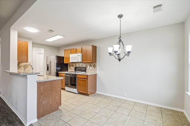 10410 Caribou Cv, Missouri City, TX 77459 - kitchen featuring white microwave, gas range oven, stainless steel refrigerator with ice dispenser, tasteful backsplash, and a sink
