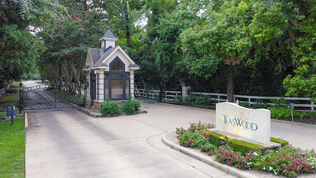 10362 Hunter Creek Ln, Conroe, TX 77304