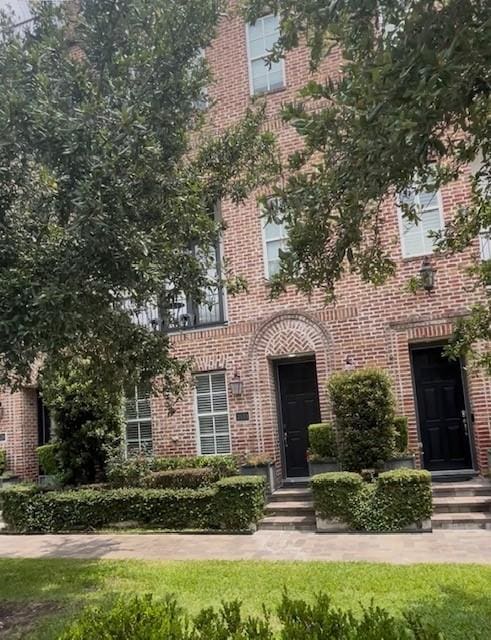 2533 Lamar St, Houston, TX 77003 - view of front of home featuring brick siding