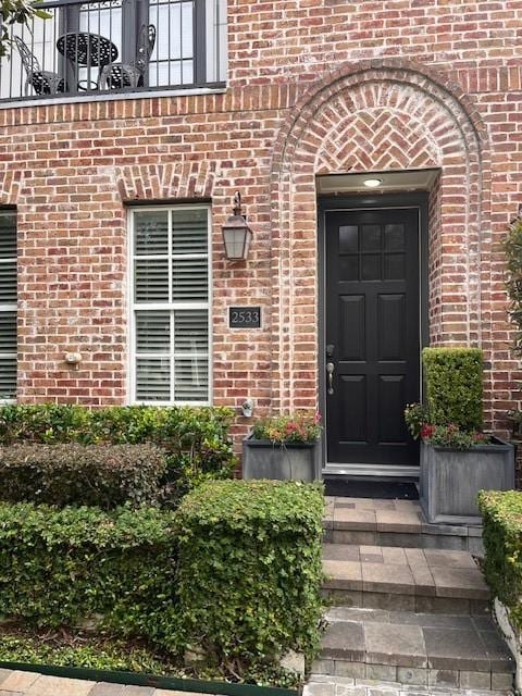 2533 Lamar St, Houston, TX 77003 - property entrance with brick siding