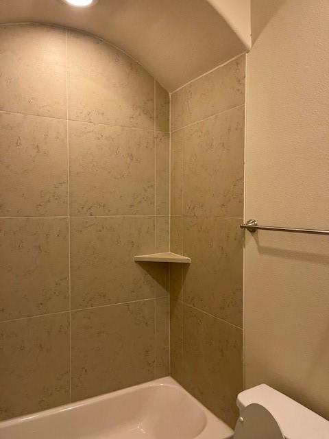 2533 Lamar St, Houston, TX 77003 - bathroom featuring toilet and shower / bath combination