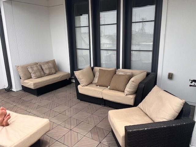 2533 Lamar St, Houston, TX 77003 - view of living area