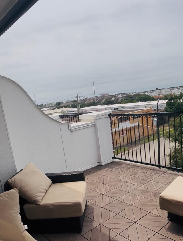 2533 Lamar St, Houston, TX 77003 - view of patio featuring a balcony