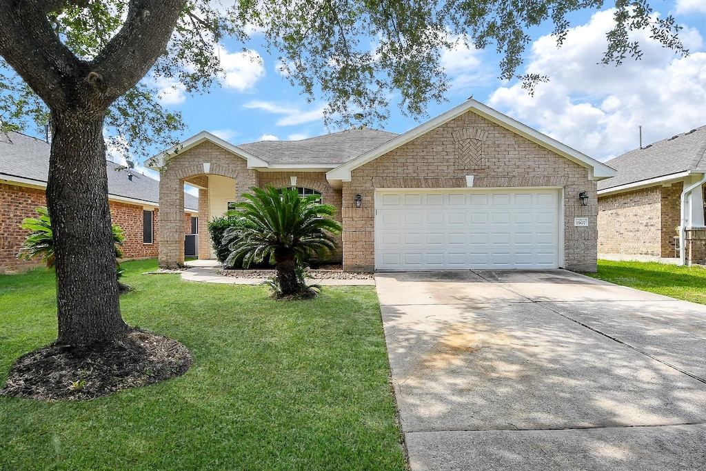 1907 Meadow Edge Ln, Spring, TX 77388 - photo 1
