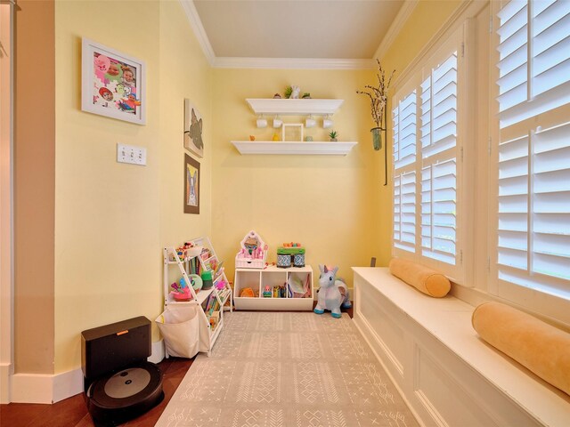 228 E Woodland St, Houston, TX 77009 - recreation room featuring ornamental molding, plenty of natural light, and baseboards