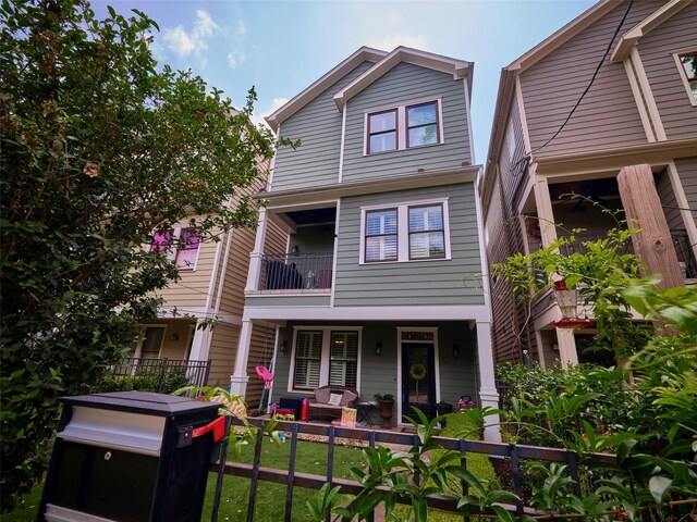 228 E Woodland St, Houston, TX 77009 - view of front of house with covered porch