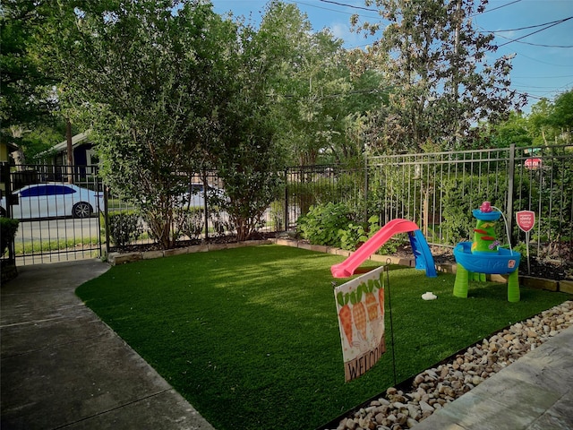 228 E Woodland St, Houston, TX 77009 - view of yard with a gate