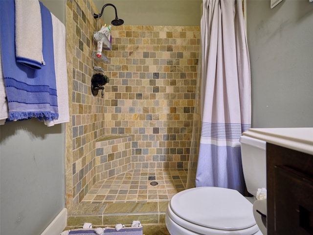 228 E Woodland St, Houston, TX 77009 - bathroom with tiled shower, toilet, and vanity