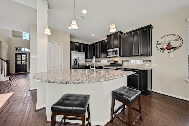 2635 Cedar Path Ln, Conroe, TX 77385 - kitchen featuring stainless steel appliances, a sink, dark wood-style floors, baseboards, and recessed lighting