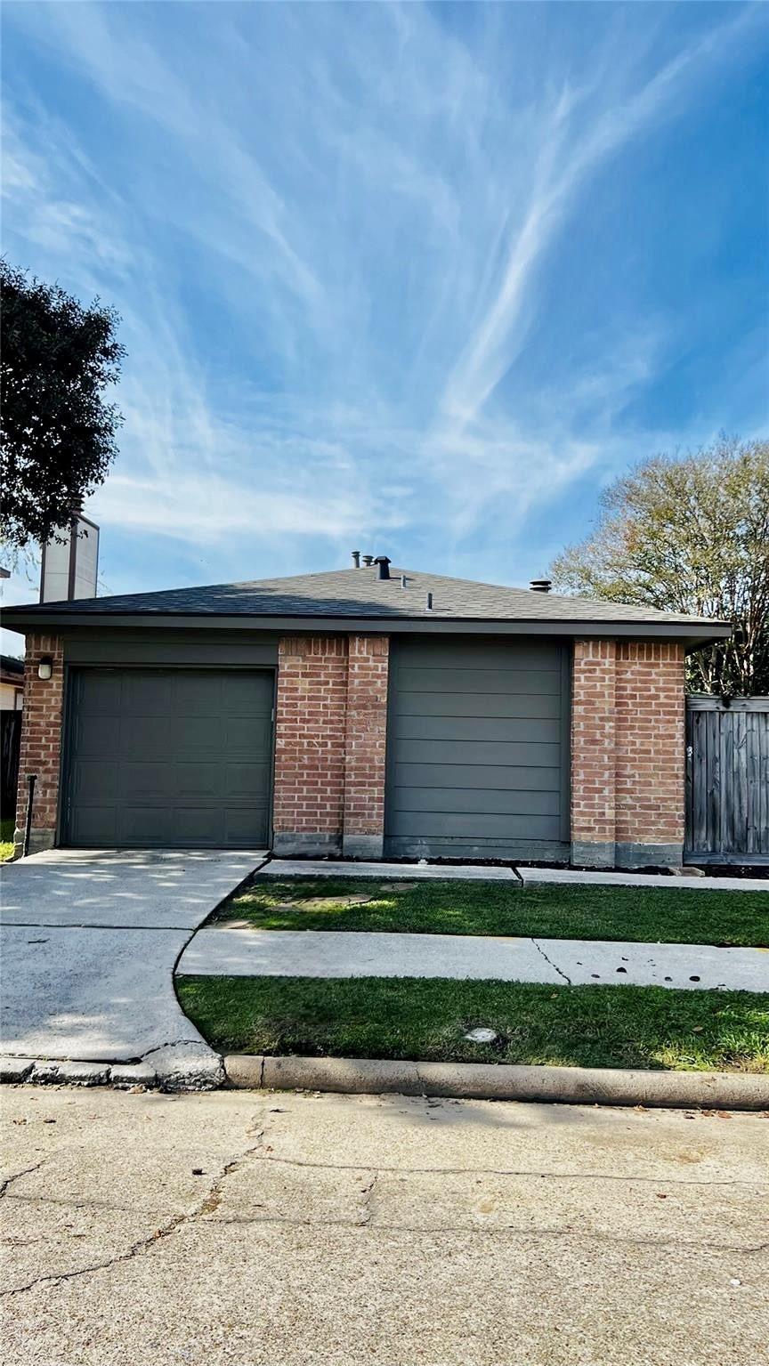 7855 Winehill Ln, Houston, TX 77040 - photo 1