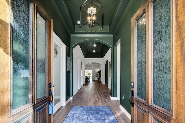 7118 Kinglet Ct, Katy, TX 77493 - entryway with arched walkways, a chandelier, wood finished floors, baseboards, and ornamental molding