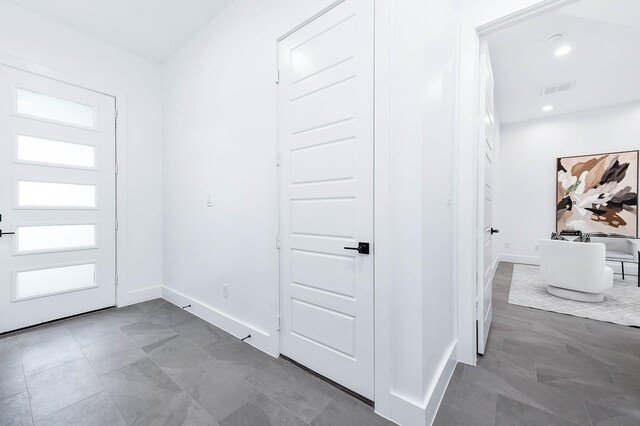 3808 Jefferson St, Houston, TX 77003 - entryway featuring baseboards and recessed lighting