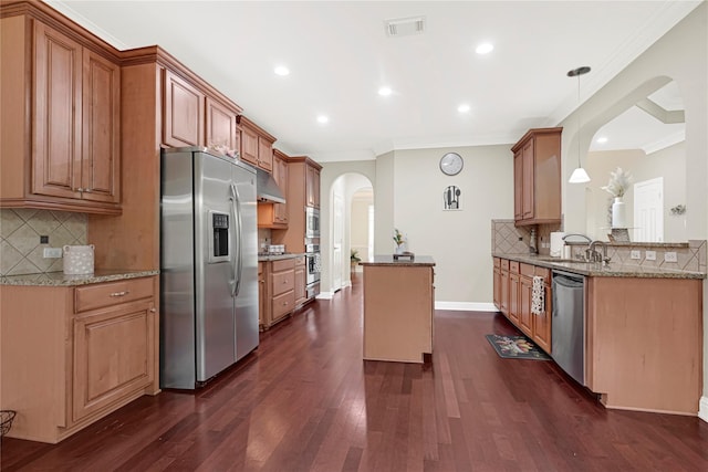 3730 Arundel Gardens Ln, Sugar Land, TX 77498 - kitchen with appliances with stainless steel finishes, arched walkways, under cabinet range hood, dark wood-type flooring, and ornamental molding