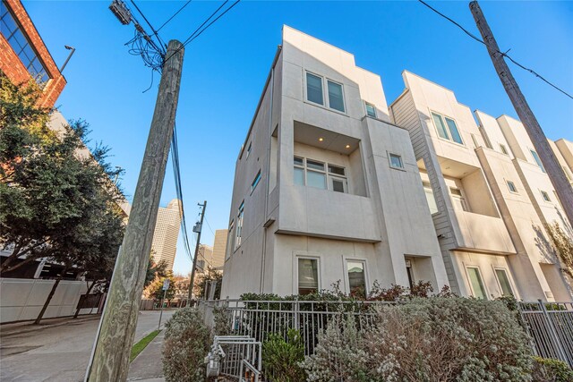 104 Pierce St, Houston, TX 77002 - view of building exterior