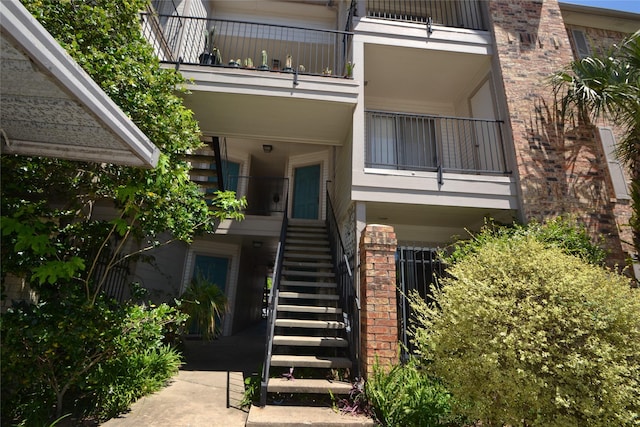 2121 Hepburn Sts Unit 713, Houston, TX 77054 - view of building exterior with stairway
