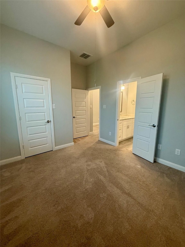 535 Longhorn Trl, Angleton, TX 77515 - unfurnished bedroom featuring carpet floors, baseboards, ensuite bathroom, and ceiling fan