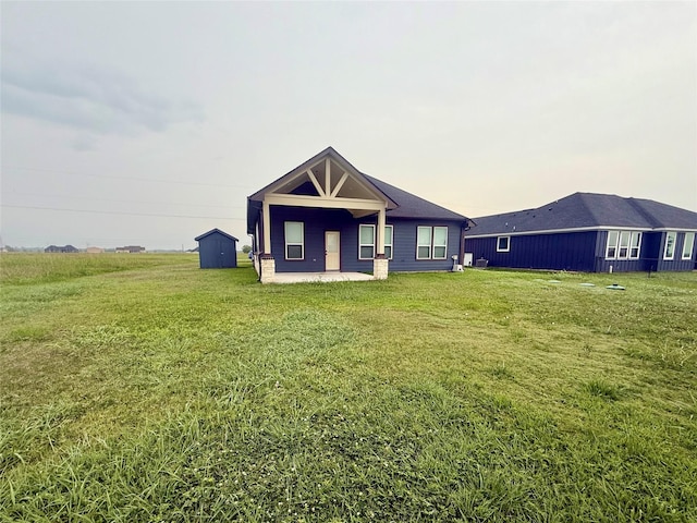 535 Longhorn Trl, Angleton, TX 77515 - view of front of house featuring a patio and a front yard
