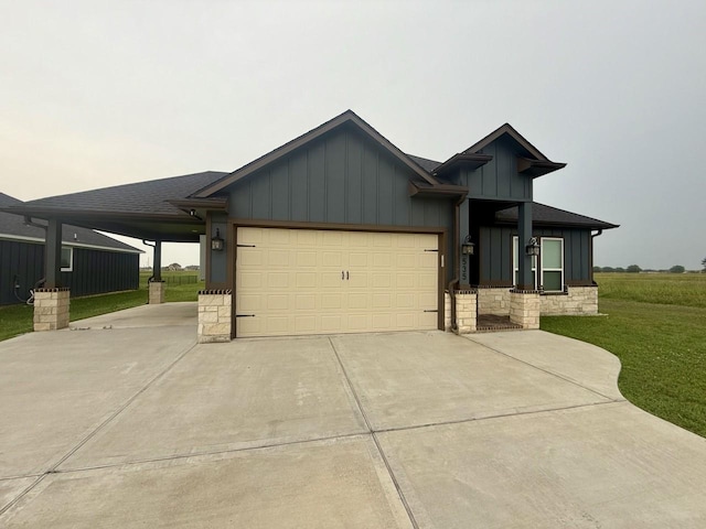 535 Longhorn Trl, Angleton, TX 77515 - view of front of home featuring board and batten siding, driveway, a garage, and a front lawn