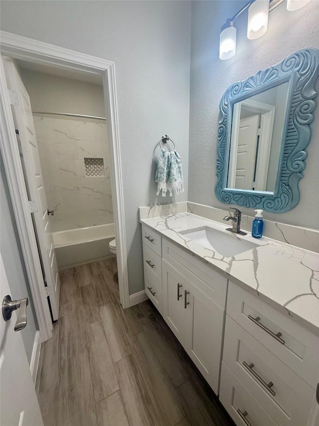 535 Longhorn Trl, Angleton, TX 77515 - full bath with vanity, toilet, wood finished floors, baseboards, and tub / shower combination