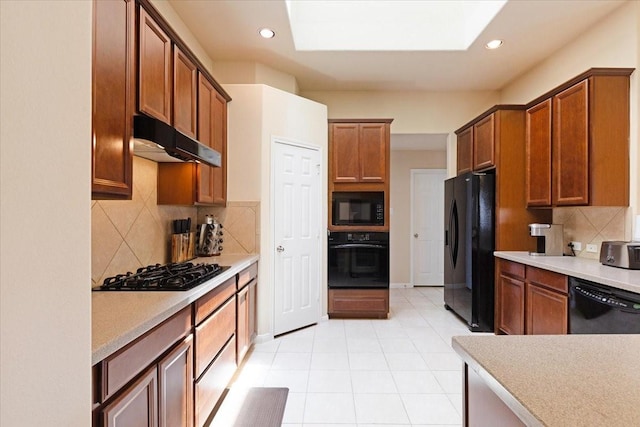 3502 Barrington Ct, Pearland, TX 77584 - kitchen featuring black appliances, under cabinet range hood, backsplash, light countertops, and recessed lighting
