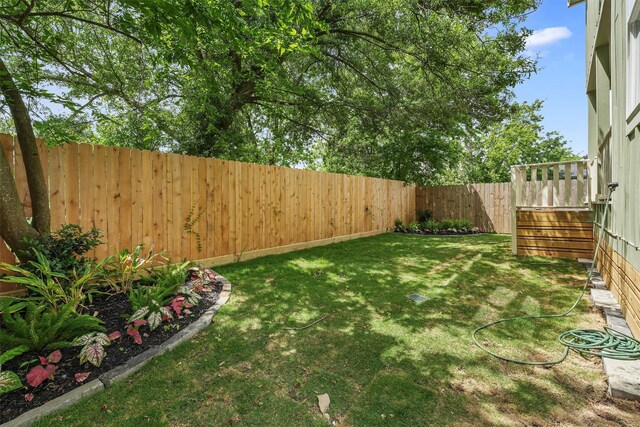 1316 E 34th St, Houston, TX 77022 - view of yard