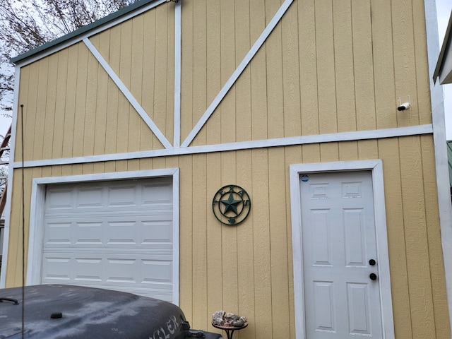 639 Manor St, Houston, TX 77015 - view of garage