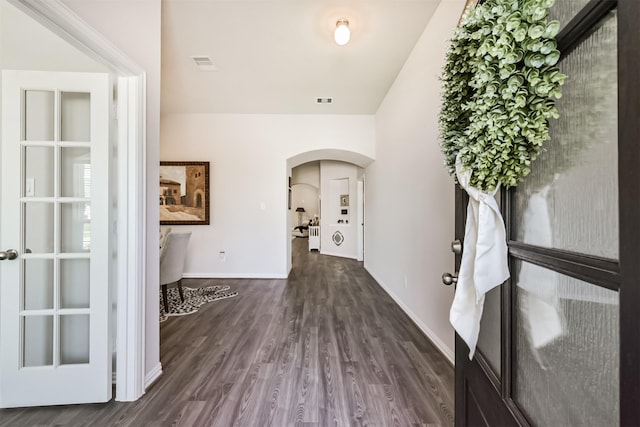 5307 Cascade Ct, Alvin, TX 77511 - foyer entrance with arched walkways, dark wood-style floors, and baseboards