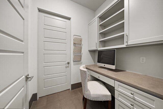 507 Terrace Dr, Houston, TX 77007 - office featuring built in desk