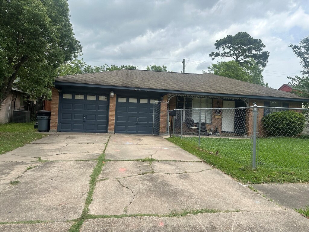 835 Eastlake St, Houston, TX 77034 - photo 1