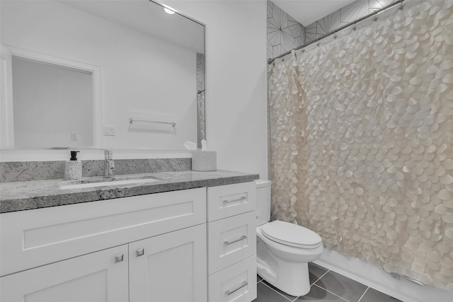 831 E 26th St, Houston, TX 77009 - full bath featuring vanity, toilet, shower / tub combo, and tile patterned floors