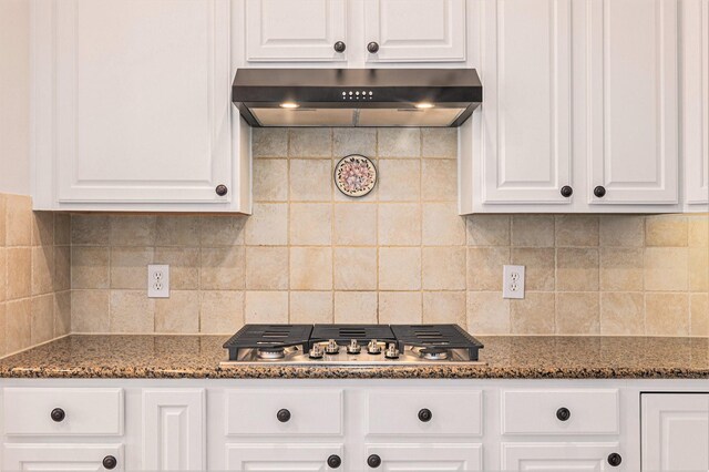 12631 Midland Creek Dr, Tomball, TX 77377 - kitchen featuring stainless steel gas cooktop, under cabinet range hood, white cabinets, and tasteful backsplash