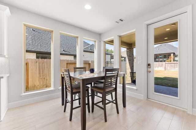 454 Patina Dr, Montgomery, TX 77316 - dining room with light wood-type flooring, baseboards, and recessed lighting