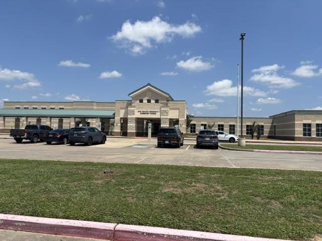 5426 Redwood Summit Ln, Katy, TX 77449 - view of building exterior featuring uncovered parking
