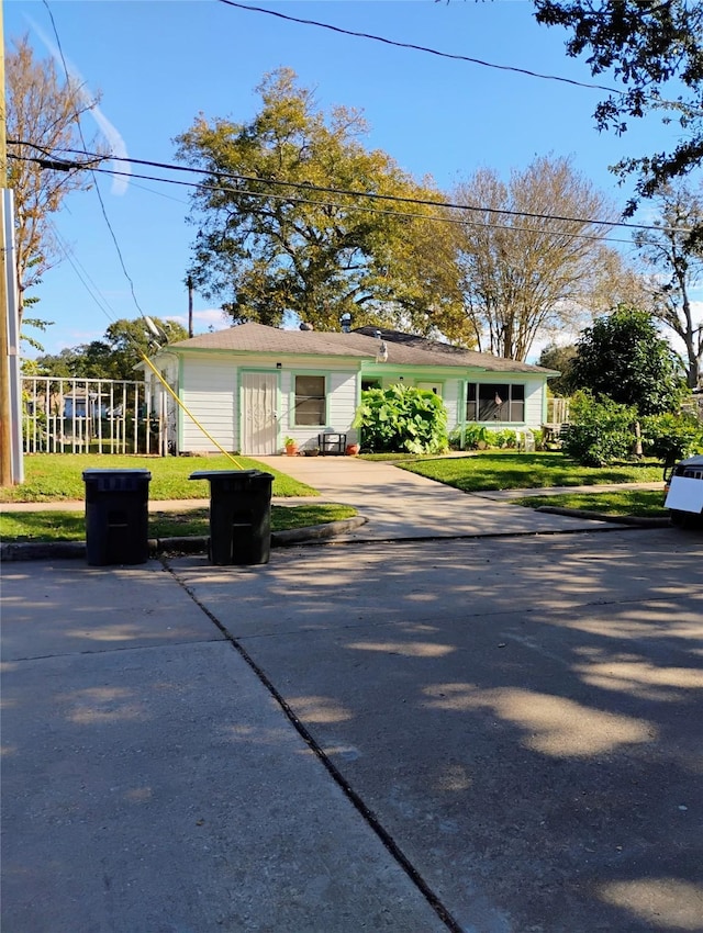 526 Guyer St, Sugar Land, TX 77498 - single story home with concrete driveway