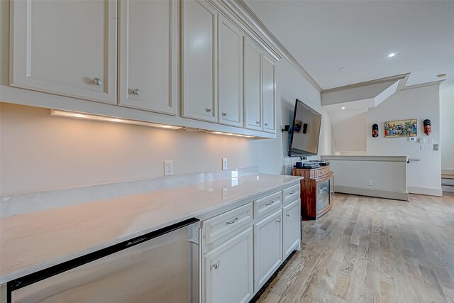 311 Calle Sevilla Pl, Houston, TX 77007 - kitchen featuring light wood finished floors, light countertops, white cabinetry, dishwashing machine, and ornamental molding