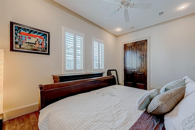 311 Calle Sevilla Pl, Houston, TX 77007 - bedroom featuring baseboards, wood finished floors, a ceiling fan, ornamental molding, and a closet
