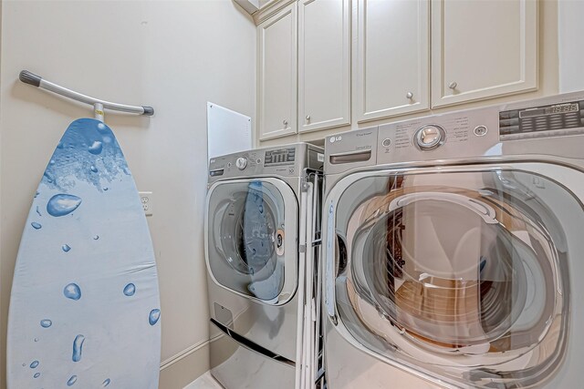311 Calle Sevilla Pl, Houston, TX 77007 - laundry area featuring separate washer and dryer and cabinet space