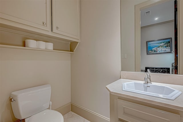 311 Calle Sevilla Pl, Houston, TX 77007 - half bath featuring toilet, marble finish floors, vanity, and baseboards