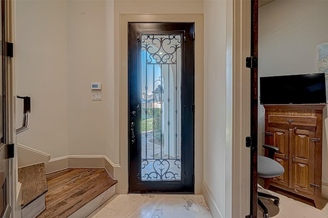 311 Calle Sevilla Pl, Houston, TX 77007 - foyer featuring baseboards