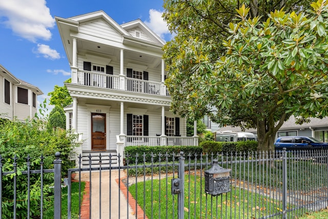 613 E 18th St, Houston, TX 77008 - view of front of property featuring a porch, a balcony, and a fenced front yard