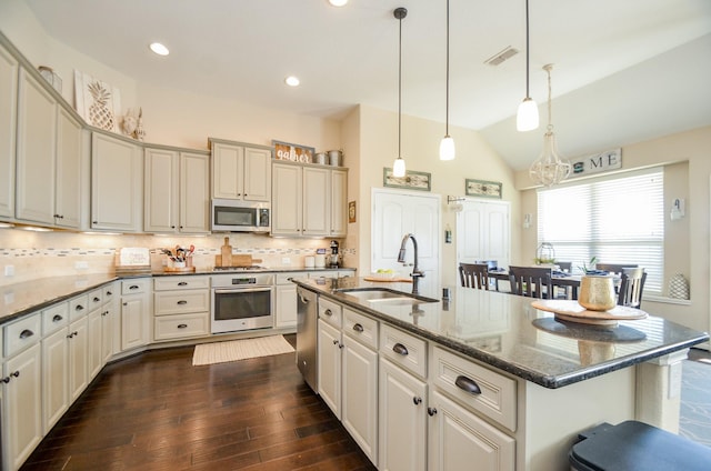 2109 Sunset Terrace Ln, Houston, TX 77089 - kitchen with appliances with stainless steel finishes, a sink, dark wood-style floors, backsplash, and a kitchen island with sink