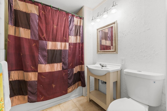 168 Bay Haven Blvd, Livingston, TX 77351 - bathroom featuring toilet, shower / bath combo, and tile patterned floors