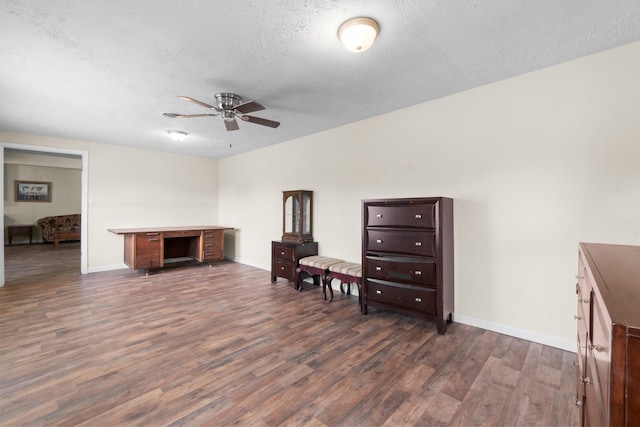 168 Bay Haven Blvd, Livingston, TX 77351 - living area with a ceiling fan, dark wood-style flooring, a textured ceiling, and baseboards