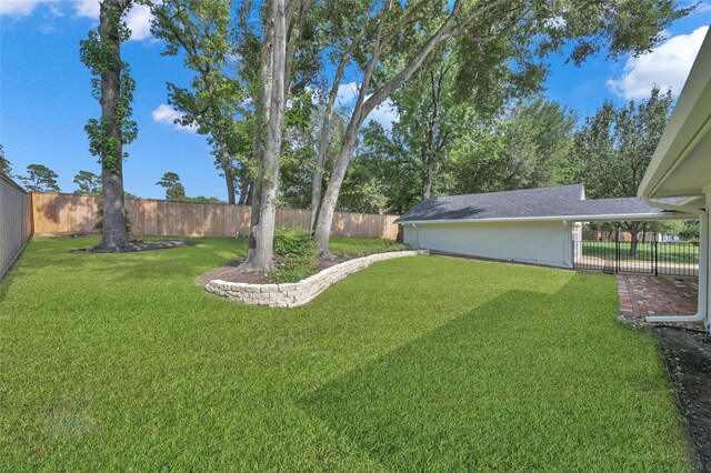 10090 Valley Dr S, Willis, TX 77318 - view of yard